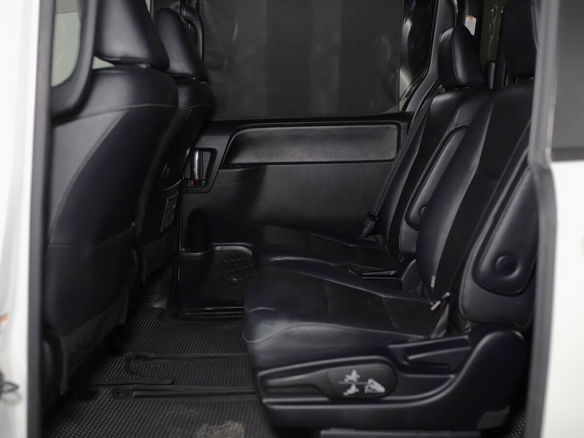 Toyota Voxy 2018 - фото автомобиля