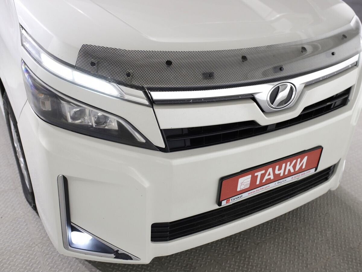 Toyota Voxy 2018 - фото автомобиля