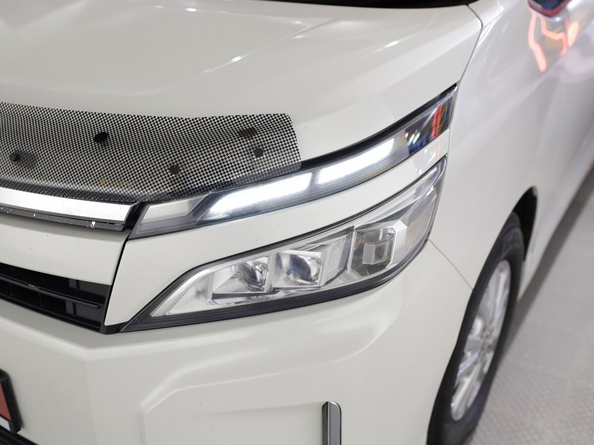 Toyota Voxy 2018 - фото автомобиля