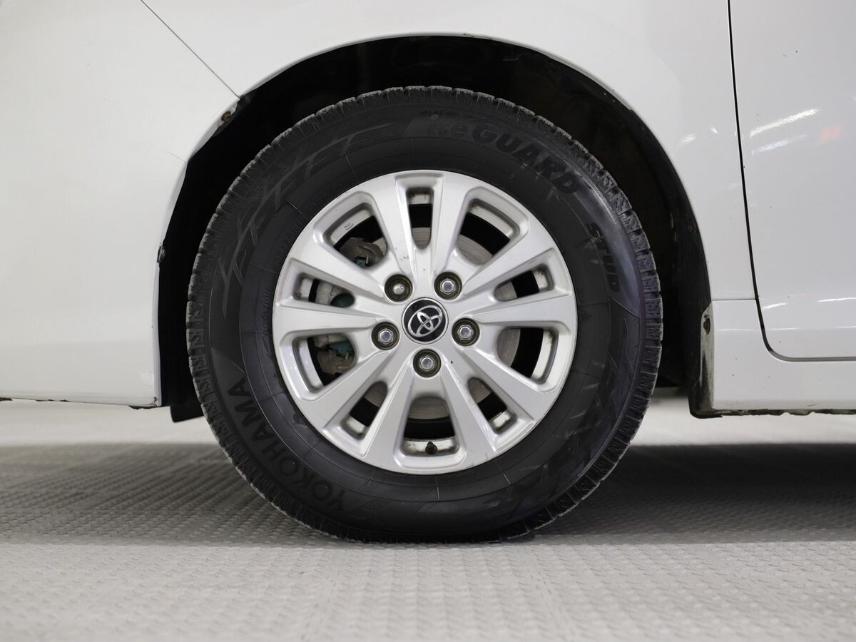 Toyota Voxy 2018 - фото автомобиля