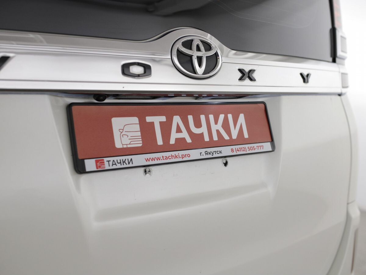 Toyota Voxy 2018 - фото автомобиля