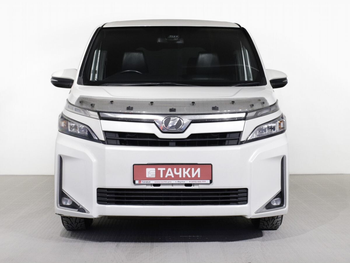 Toyota Voxy 2018 - фото автомобиля