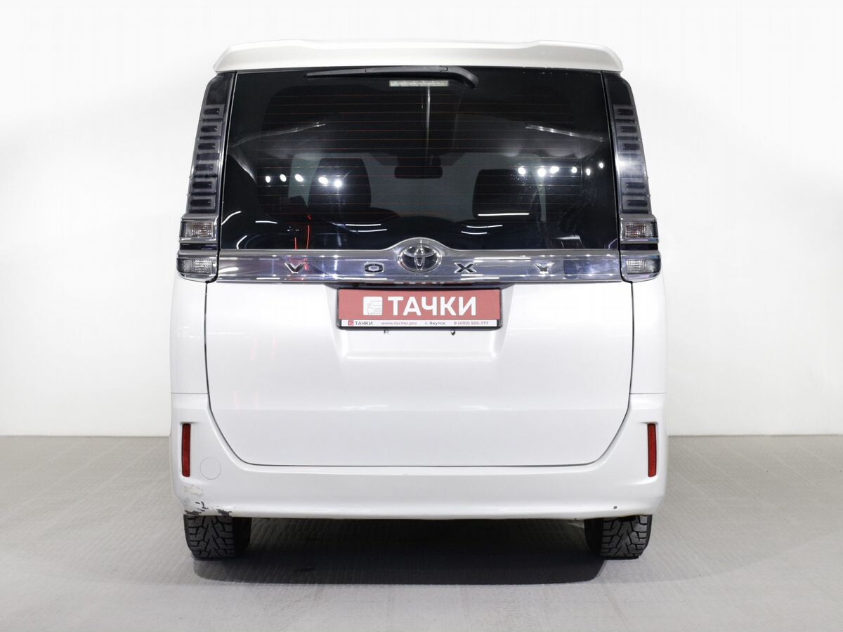 Toyota Voxy 2018 - фото автомобиля