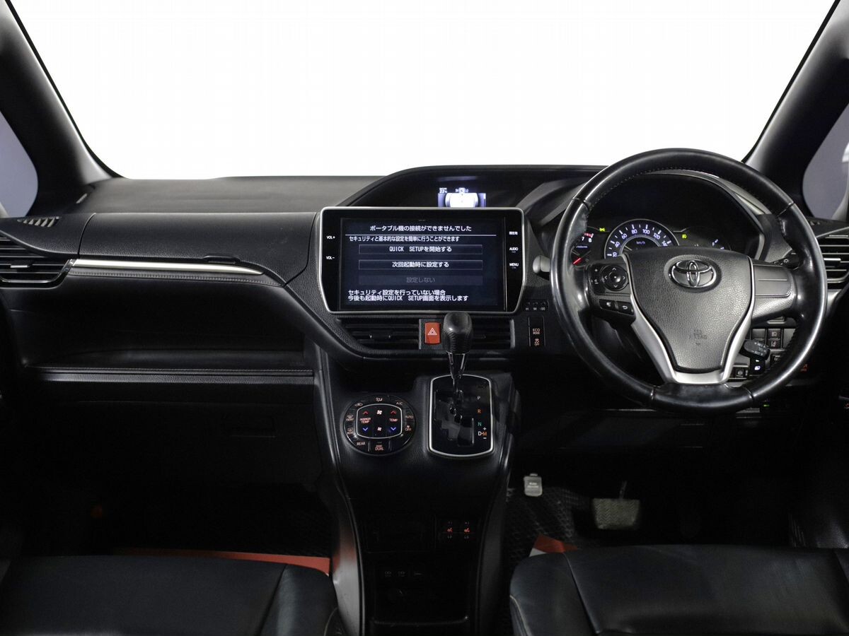 Toyota Voxy 2018 - фото автомобиля