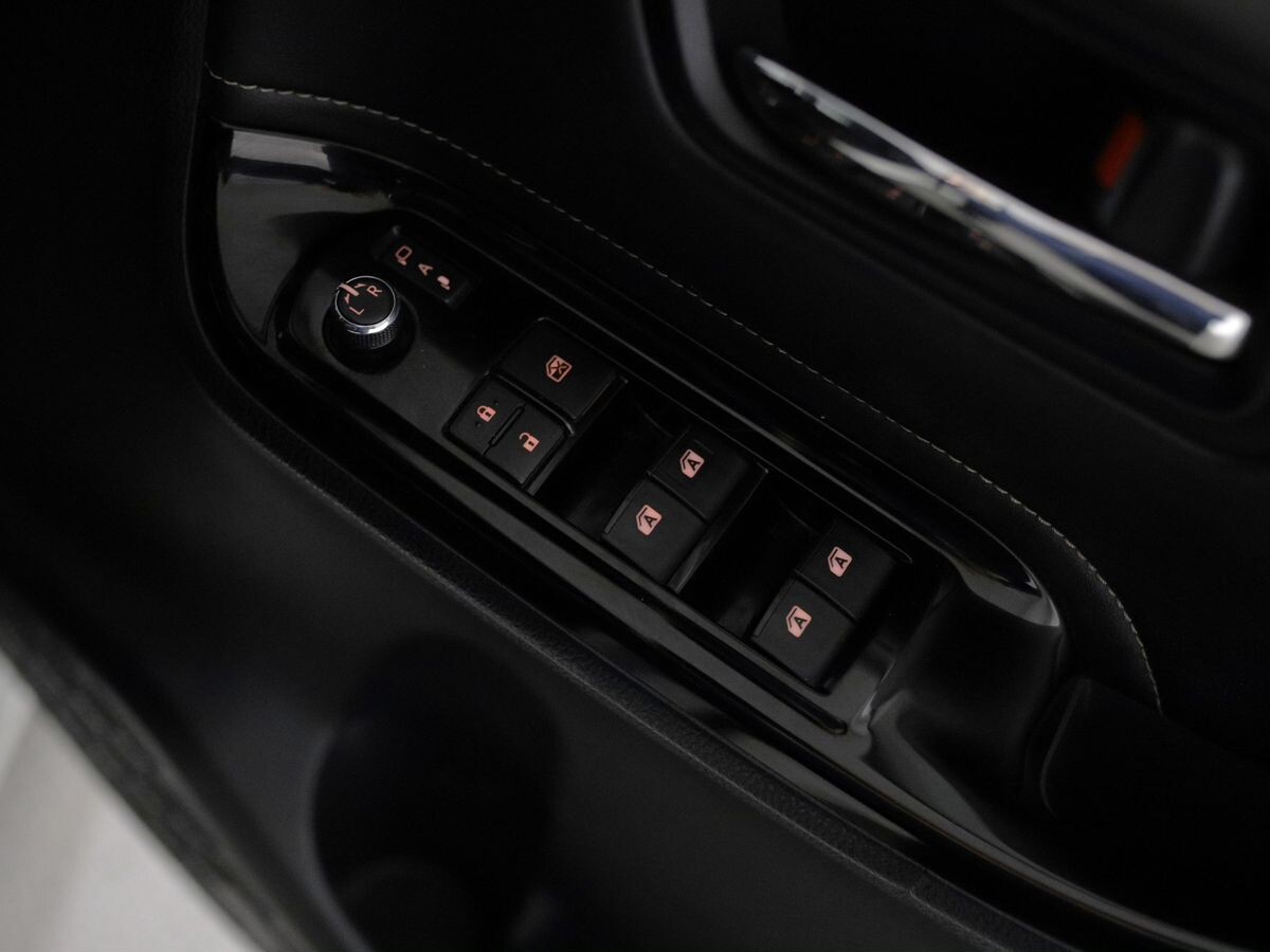 Toyota Voxy 2018 - фото автомобиля