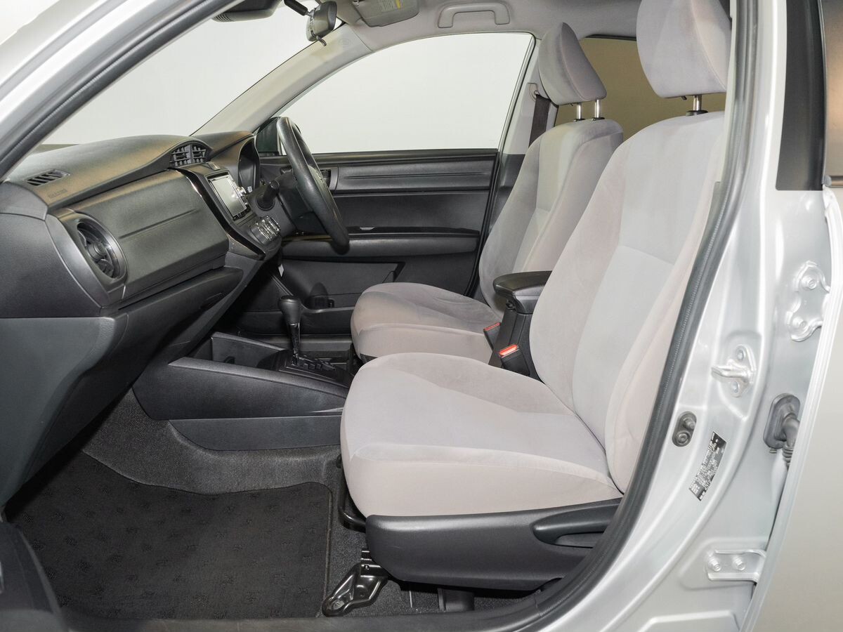 Toyota Corolla Axio 2017 - фото автомобиля