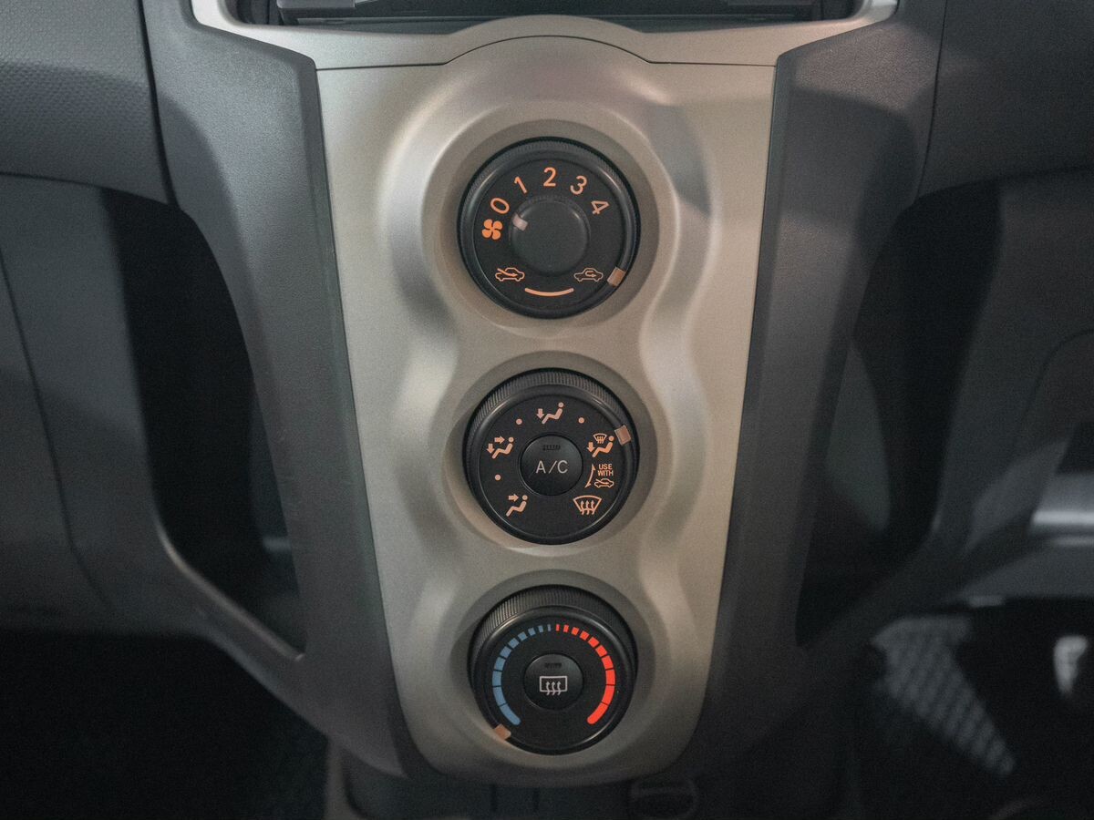 Toyota Vitz 2009 - фото автомобиля