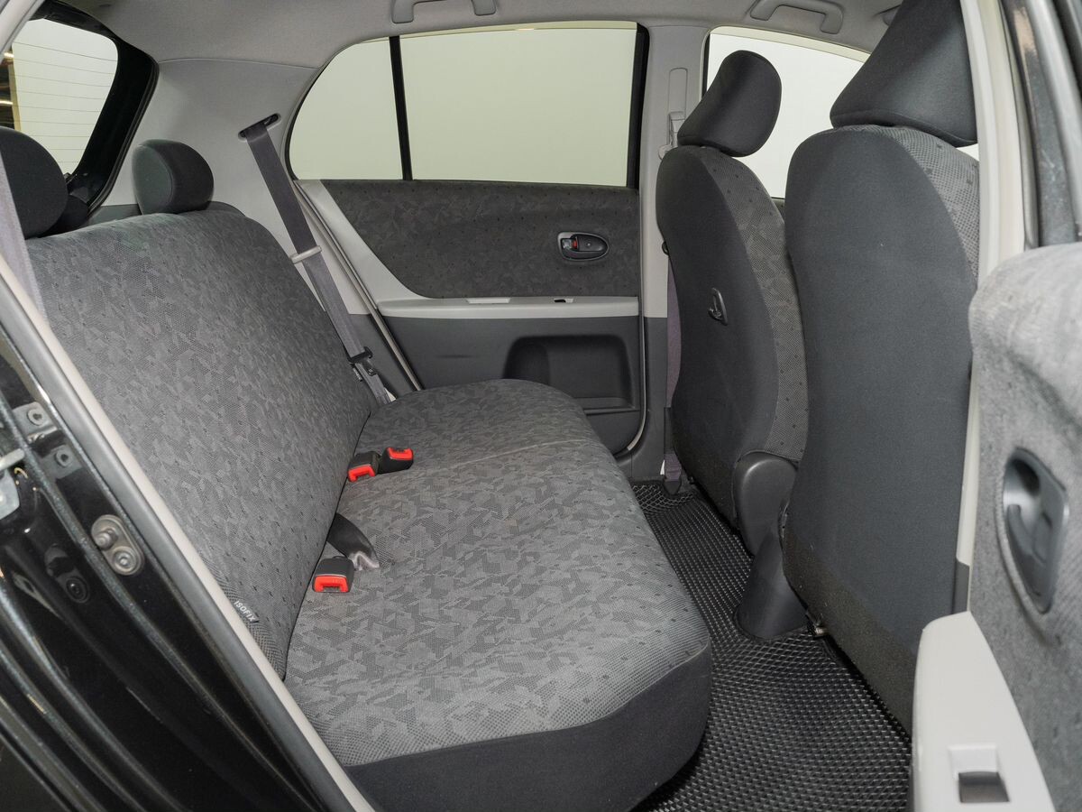 Toyota Vitz 2009 - фото автомобиля