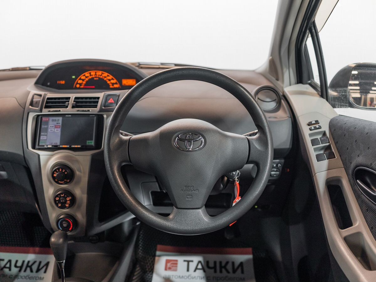 Toyota Vitz 2009 - фото автомобиля