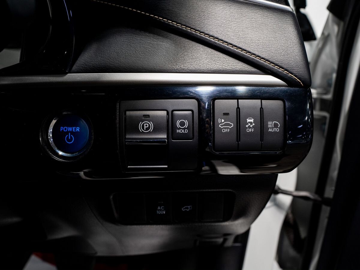 Toyota Harrier 2017 - фото автомобиля