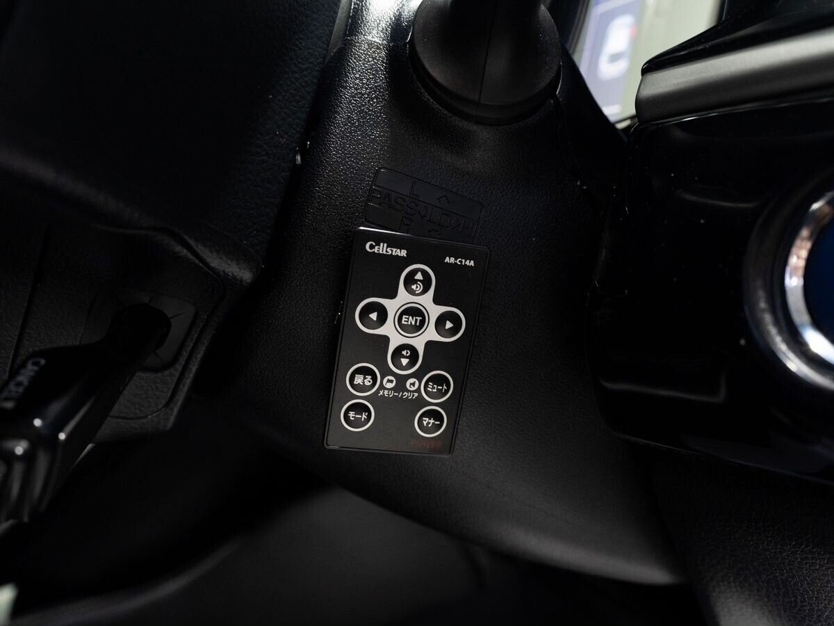 Toyota Harrier 2017 - фото автомобиля