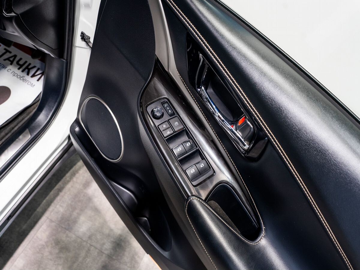 Toyota Harrier 2017 - фото автомобиля