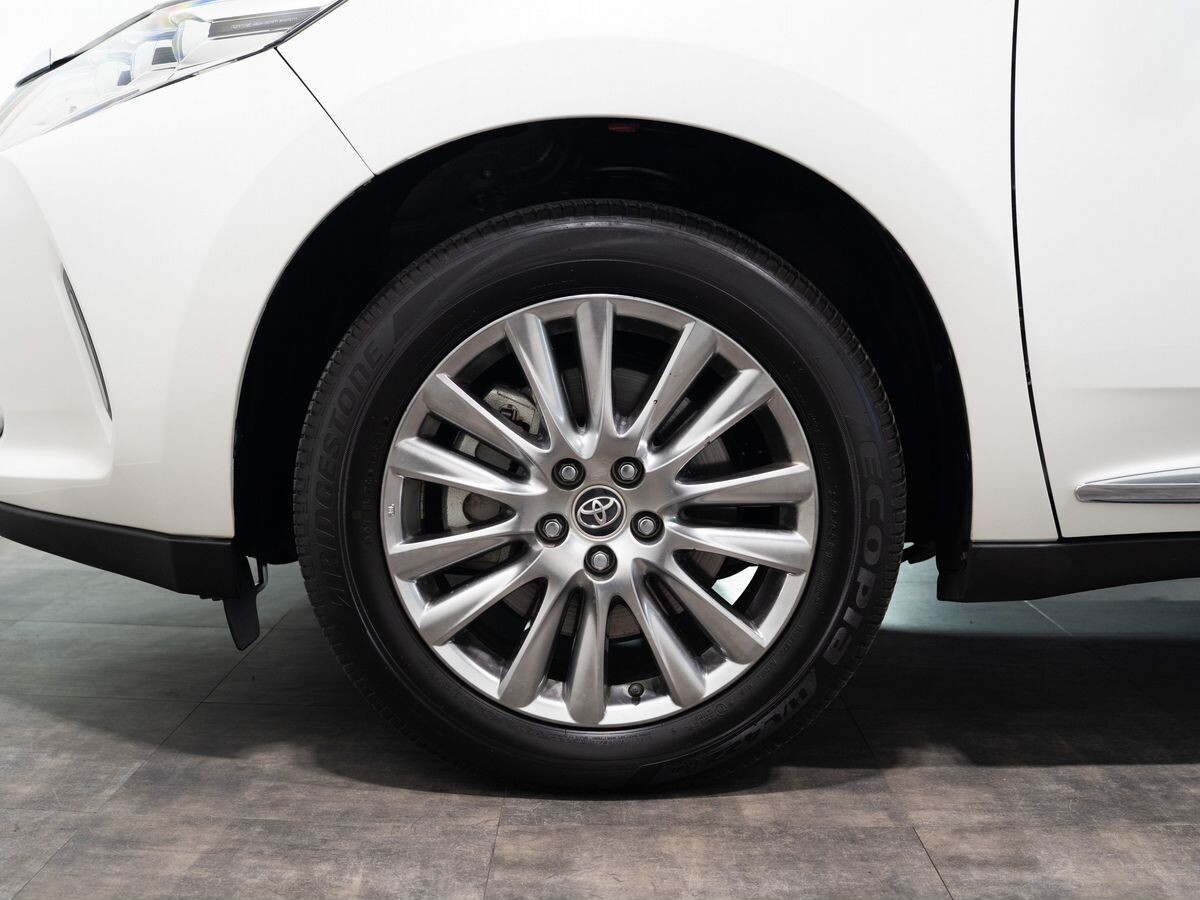 Toyota Harrier 2017 - фото автомобиля