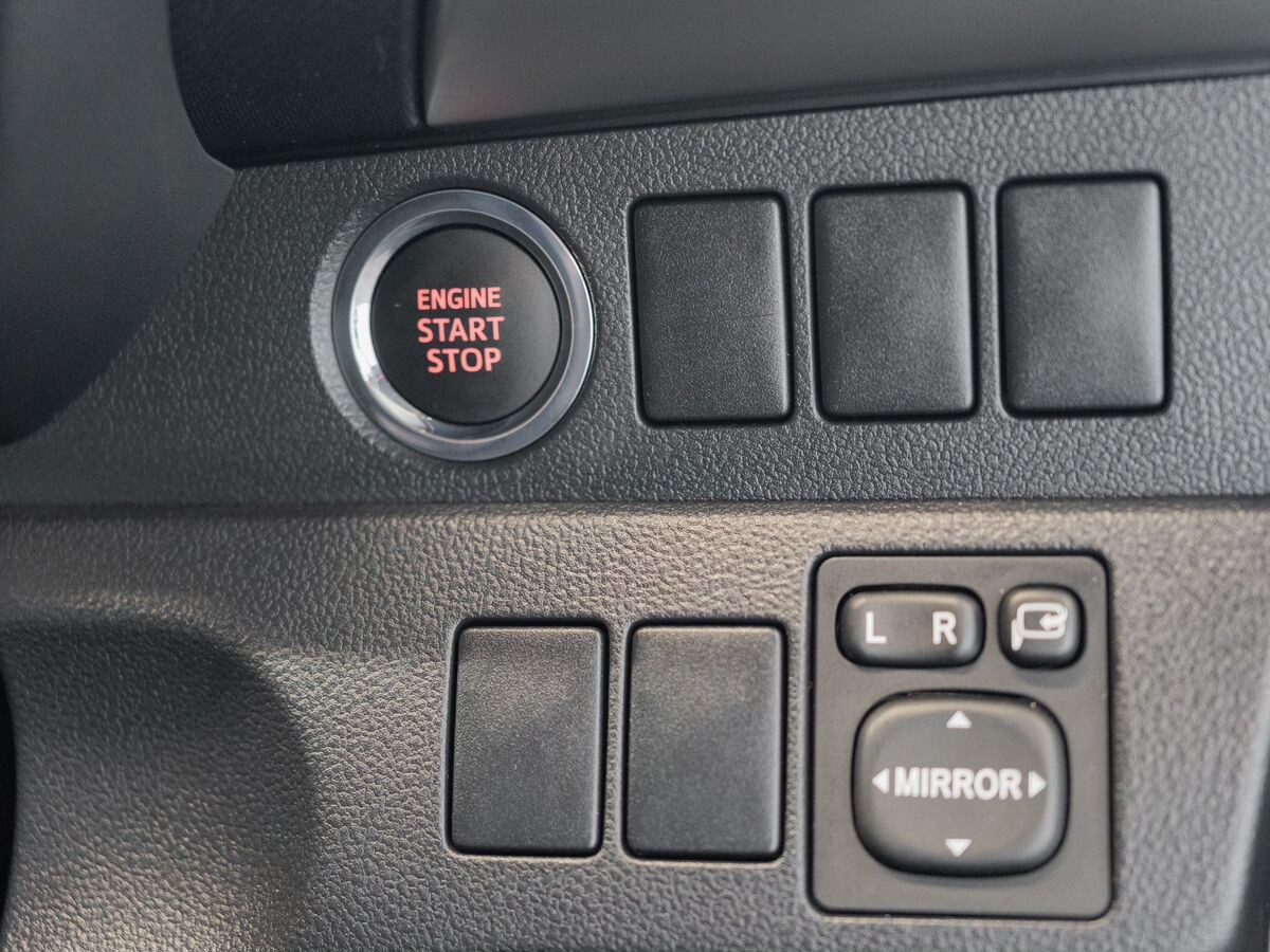 Toyota Ractis 2010 - фото автомобиля