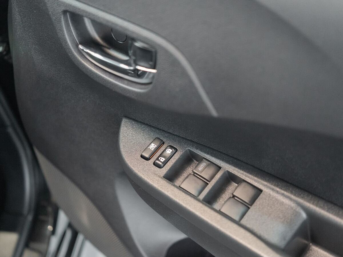 Toyota Ractis 2010 - фото автомобиля