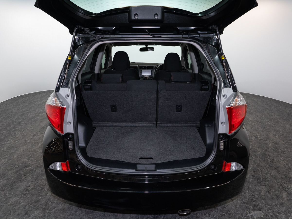 Toyota Ractis 2010 - фото автомобиля