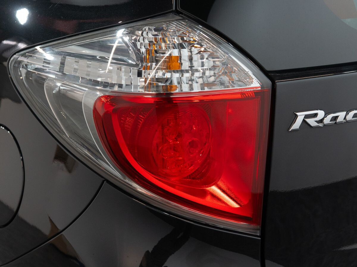 Toyota Ractis 2010 - фото автомобиля