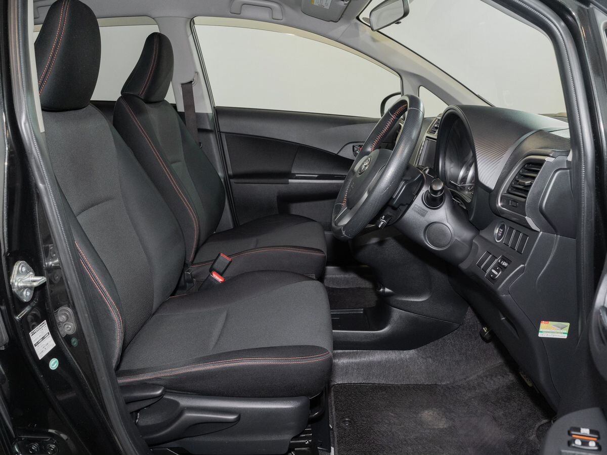 Toyota Ractis 2010 - фото автомобиля