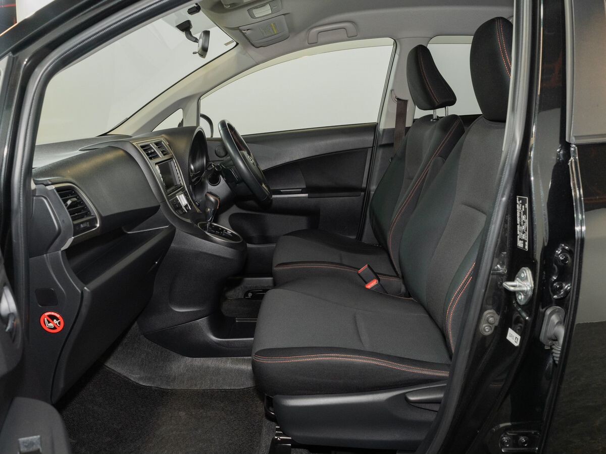 Toyota Ractis 2010 - фото автомобиля