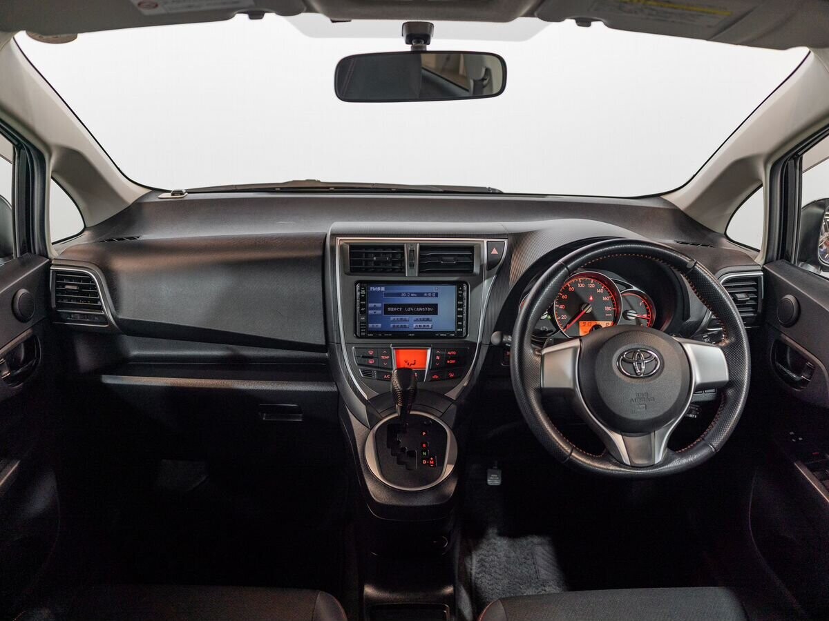 Toyota Ractis 2010 - фото автомобиля