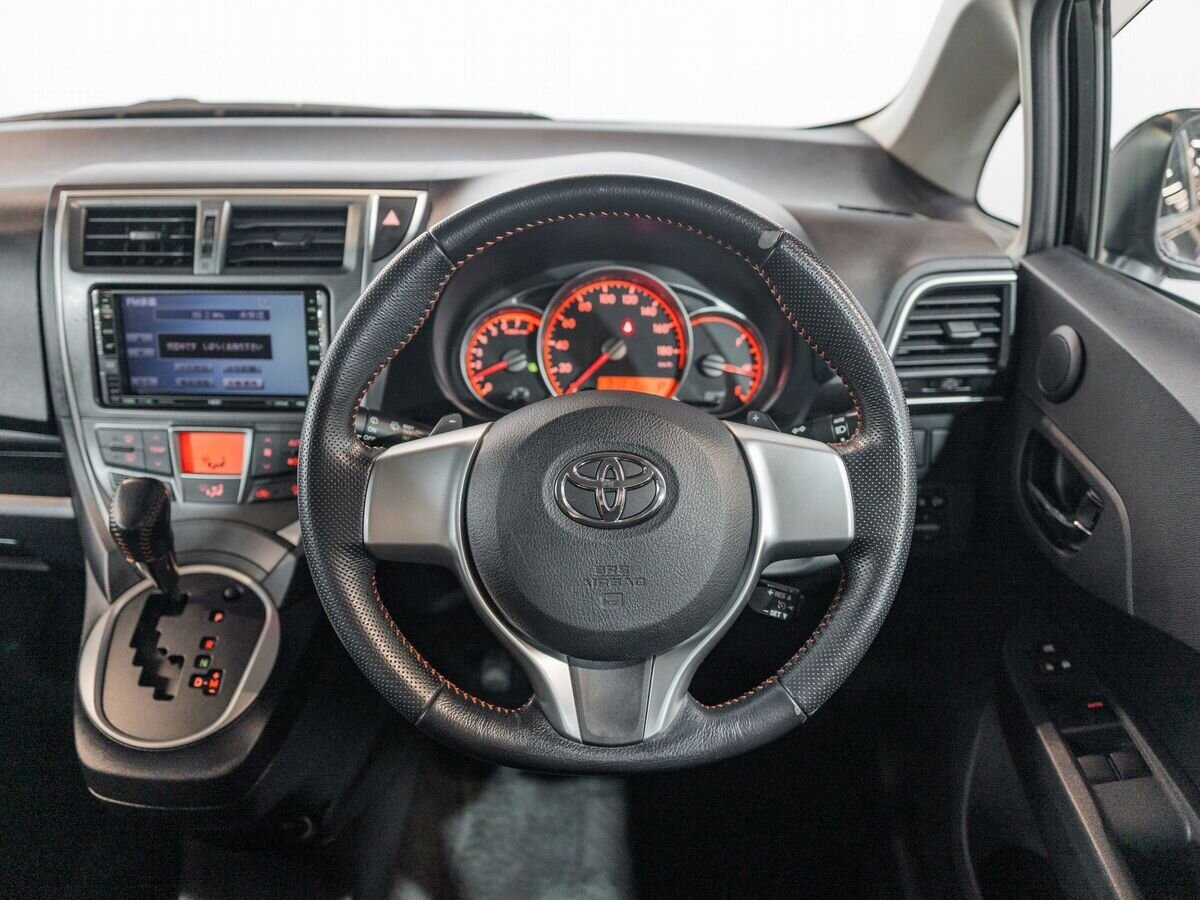 Toyota Ractis 2010 - фото автомобиля