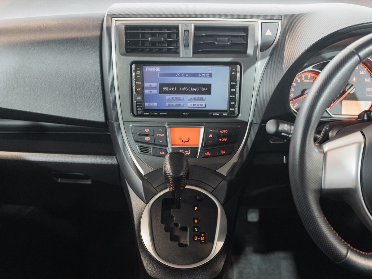 Toyota Ractis 2010 - фото автомобиля