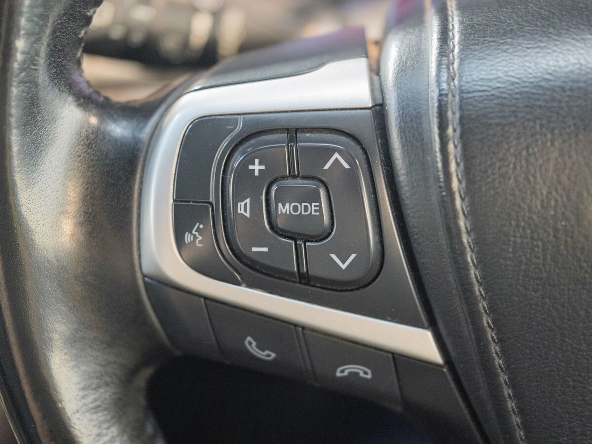 Toyota Harrier 2017 - фото автомобиля