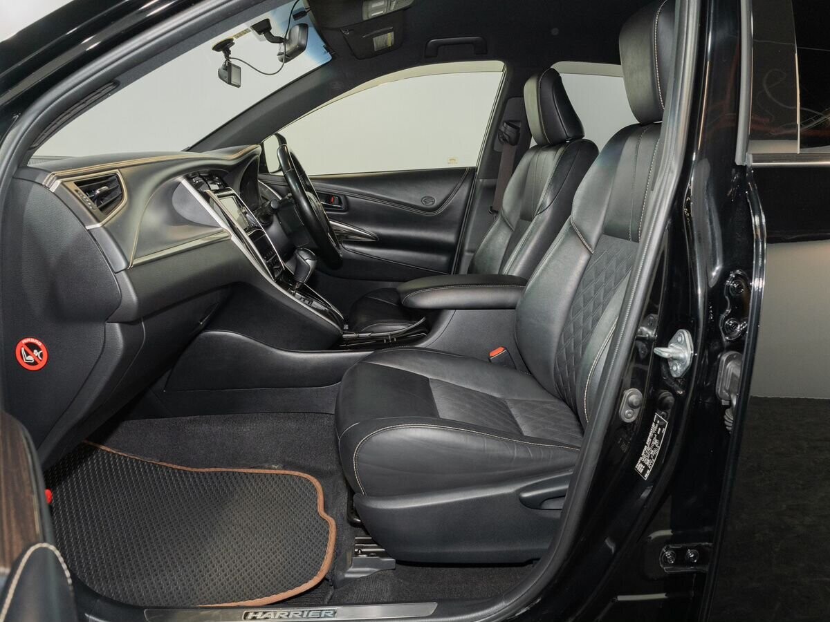 Toyota Harrier 2017 - фото автомобиля