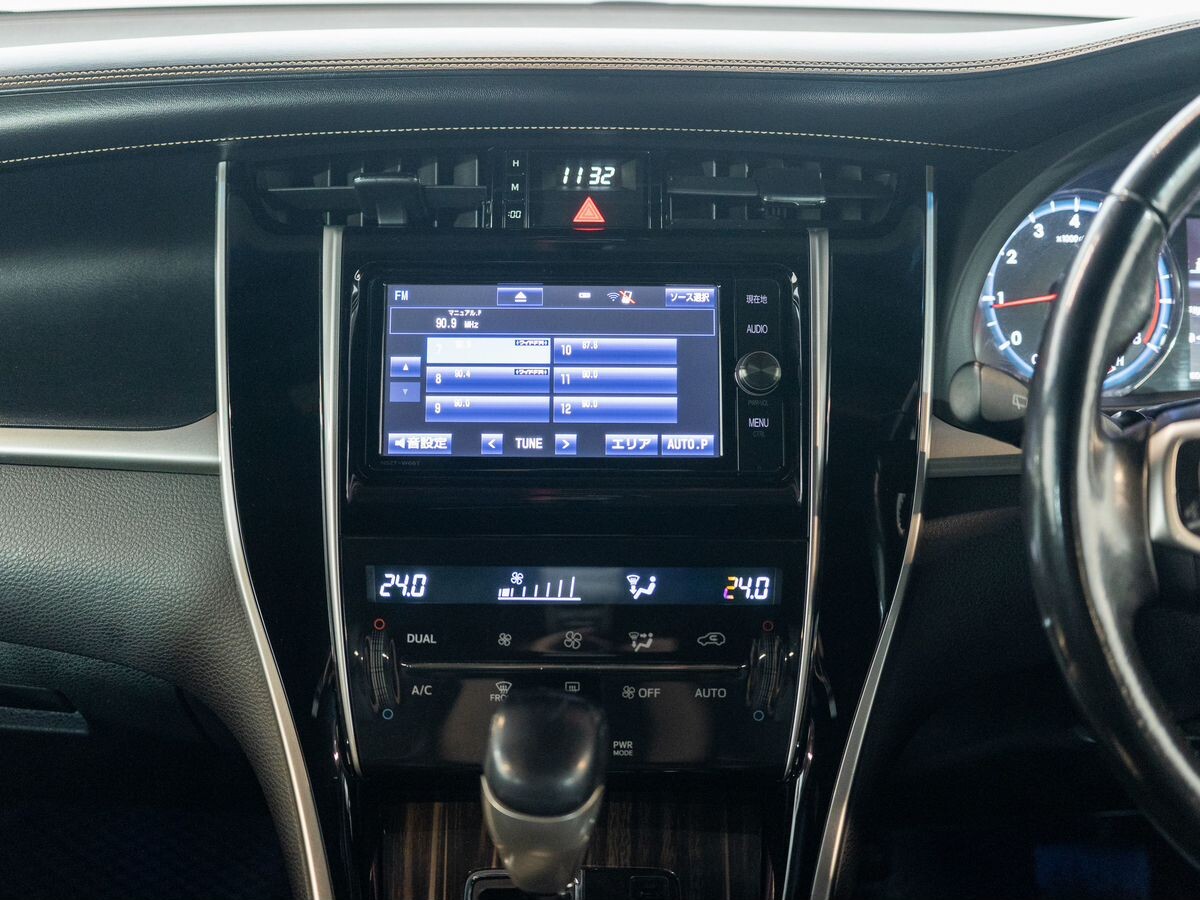 Toyota Harrier 2017 - фото автомобиля