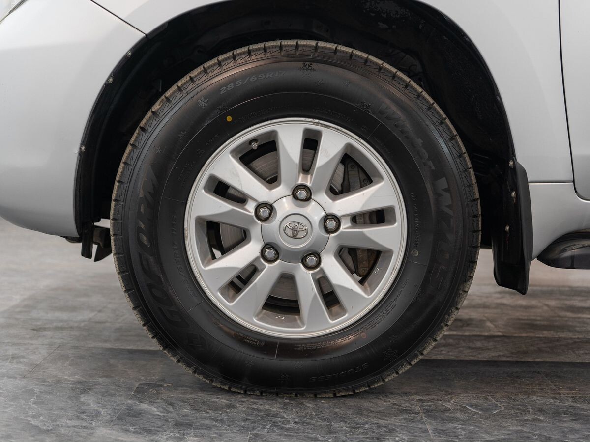 Toyota Land Cruiser 2009 - фото автомобиля