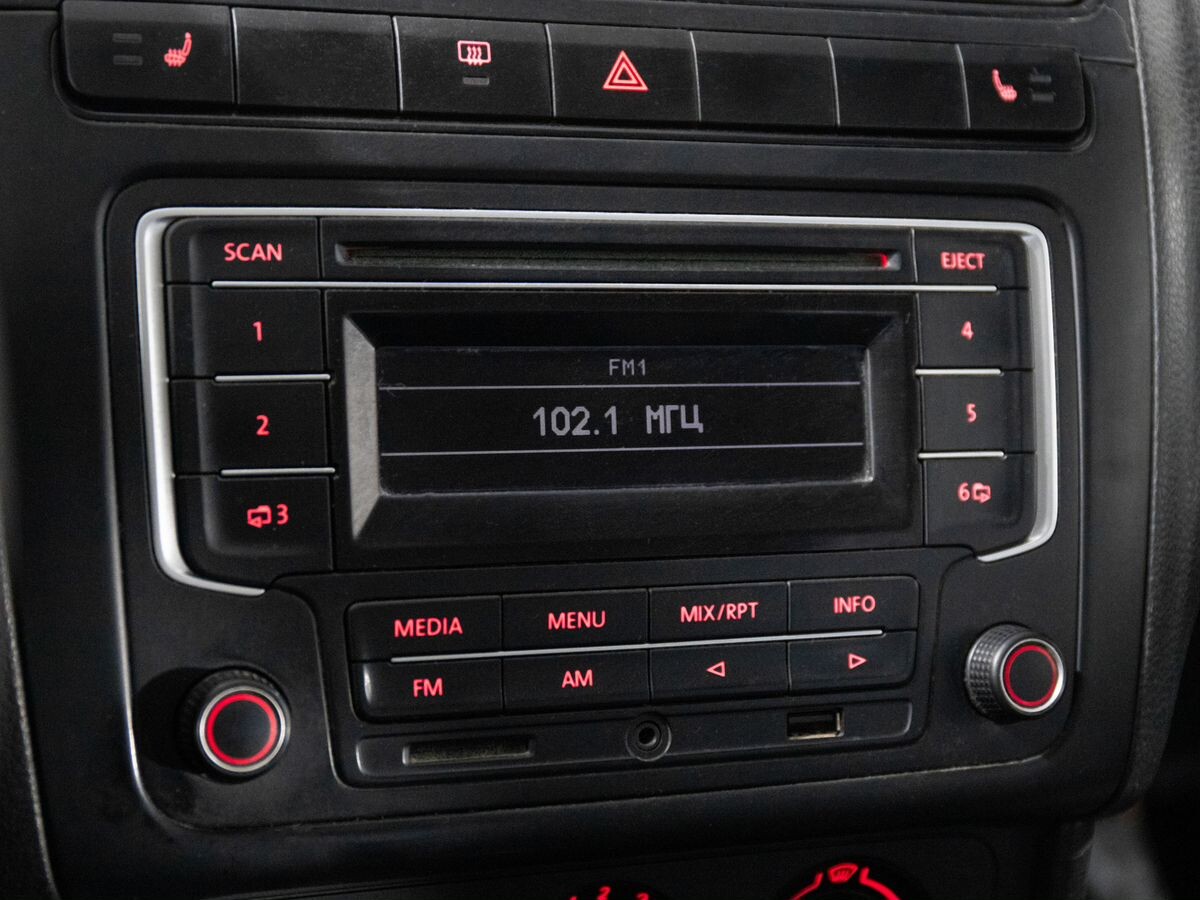 Volkswagen Polo 2013 - фото автомобиля