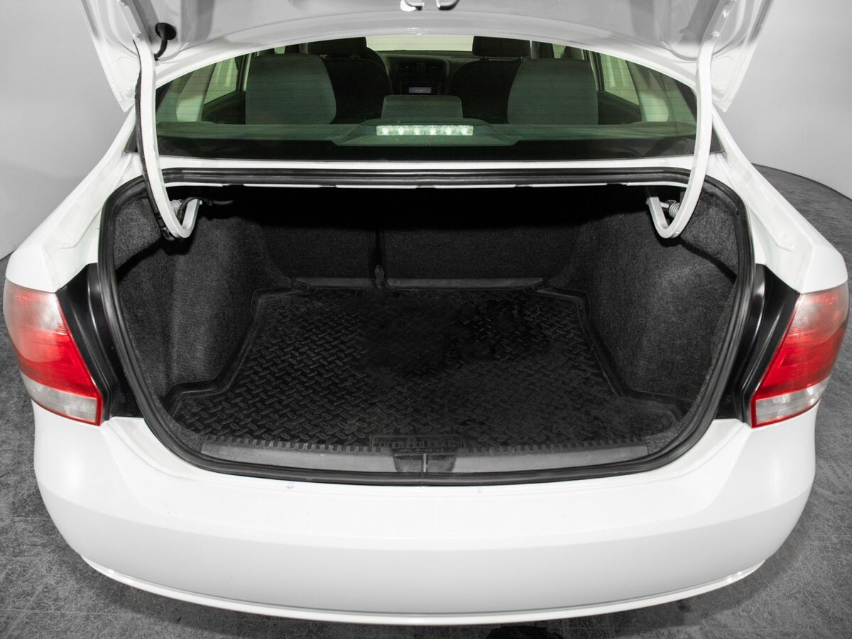 Volkswagen Polo 2013 - фото автомобиля