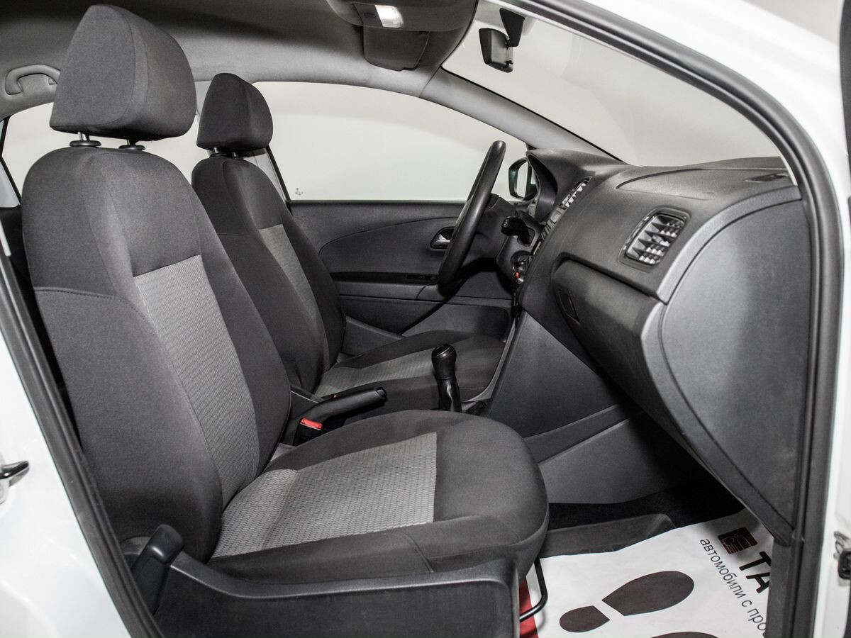 Volkswagen Polo 2013 - фото автомобиля