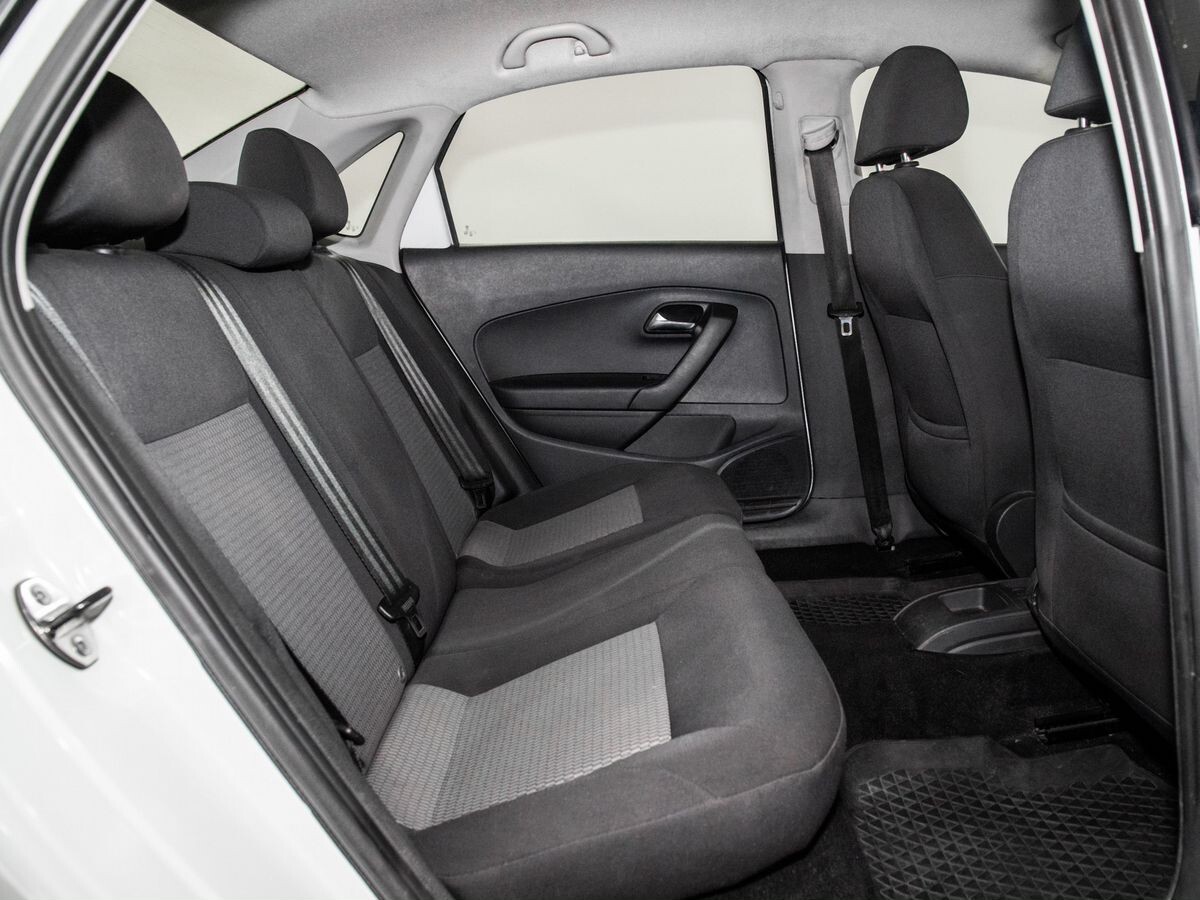 Volkswagen Polo 2013 - фото автомобиля