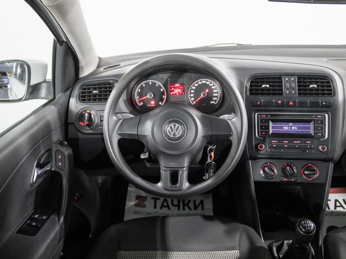 Volkswagen Polo 2013 - фото автомобиля