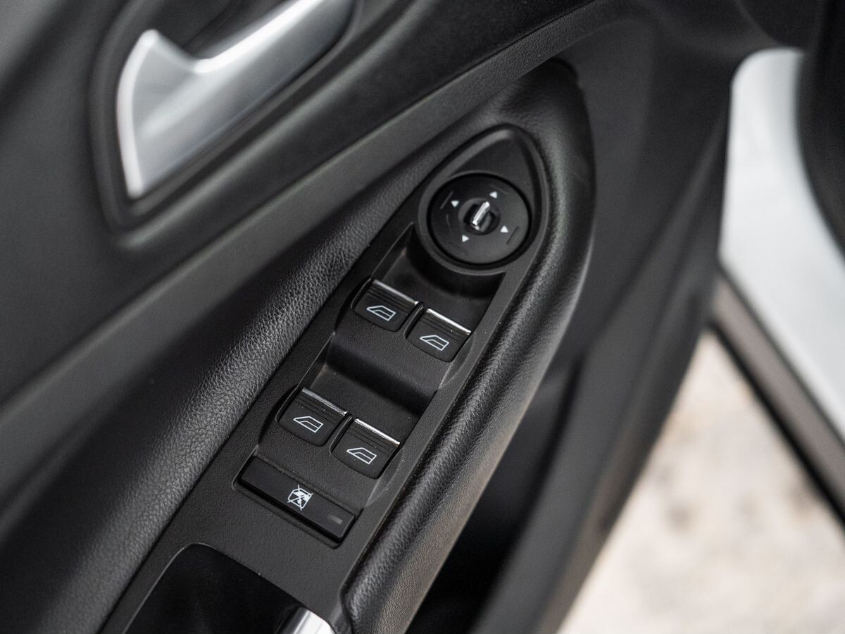 Ford Kuga 2013 - фото автомобиля