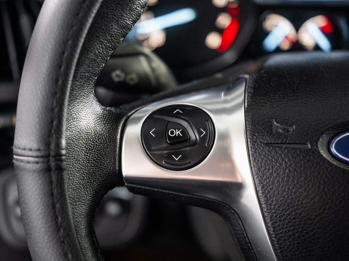 Ford Kuga 2013 - фото автомобиля