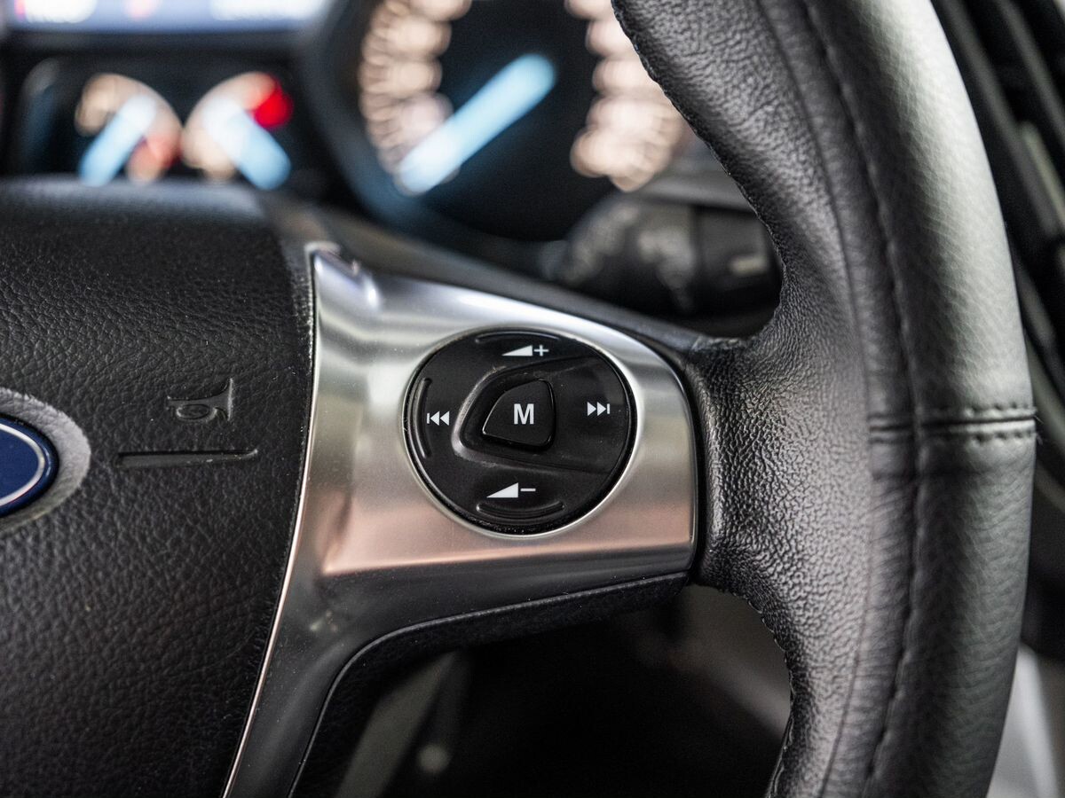 Ford Kuga 2013 - фото автомобиля