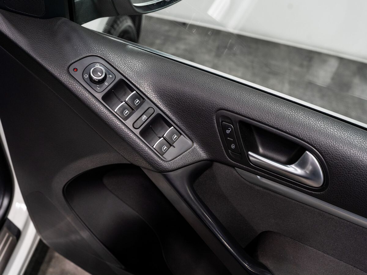 Volkswagen Tiguan 2013 - фото автомобиля