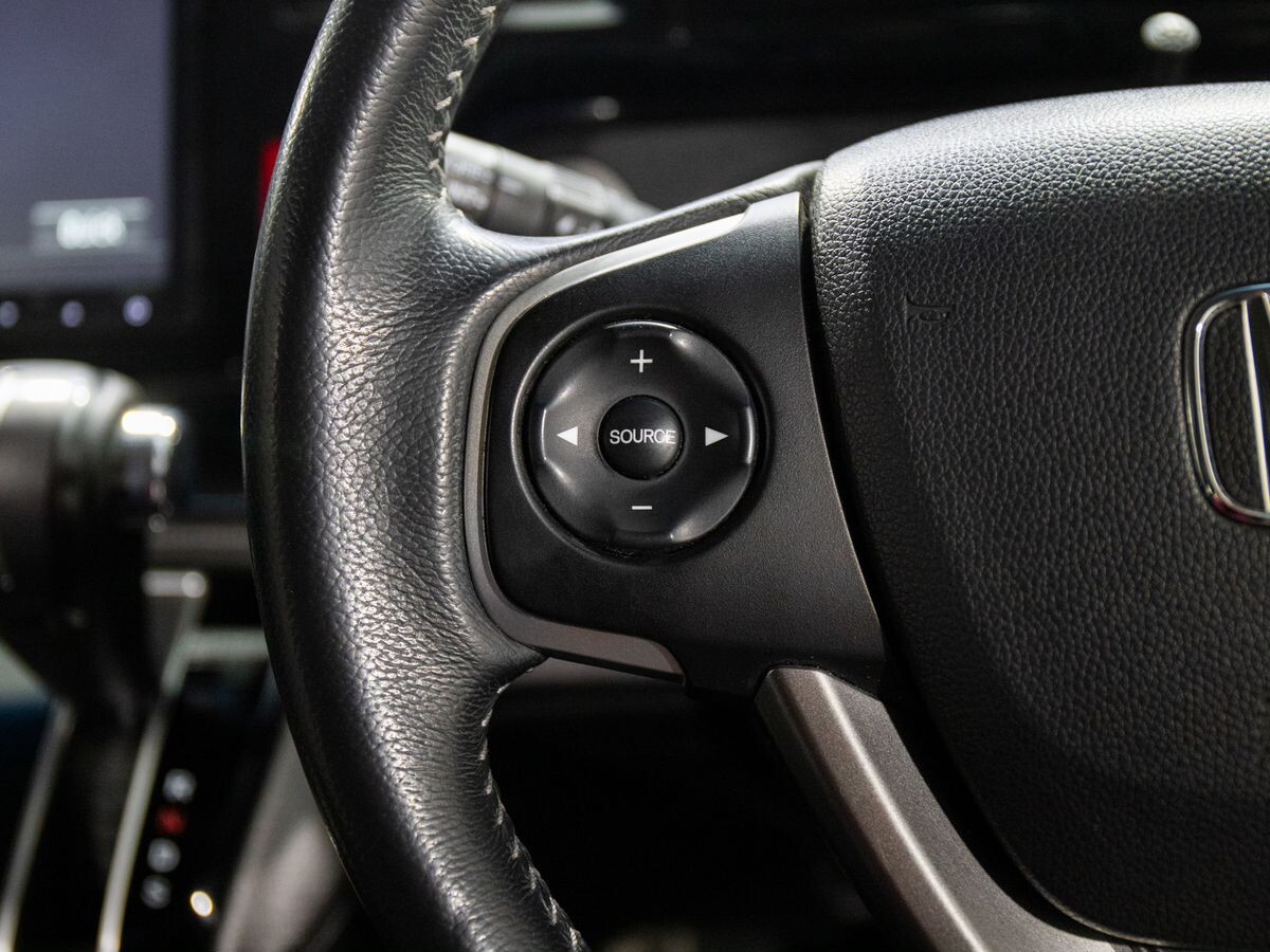 Honda Stepwgn 2015 - фото автомобиля