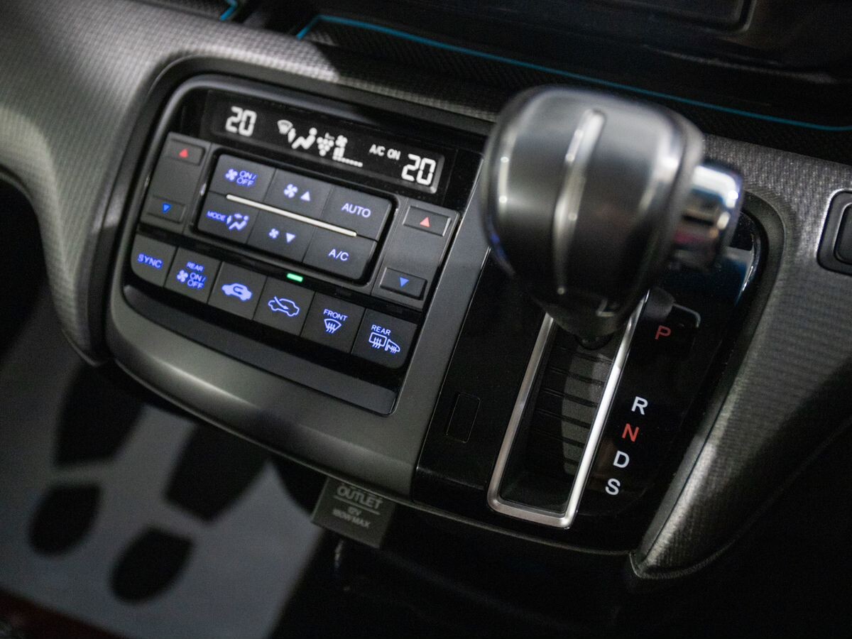 Honda Stepwgn 2015 - фото автомобиля