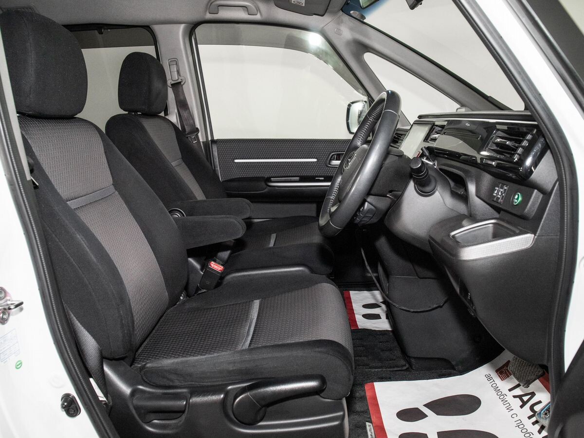 Honda Stepwgn 2015 - фото автомобиля