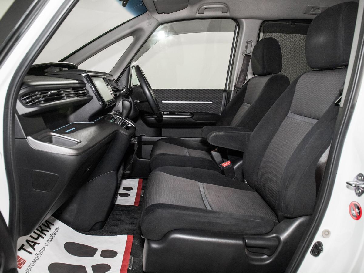 Honda Stepwgn 2015 - фото автомобиля