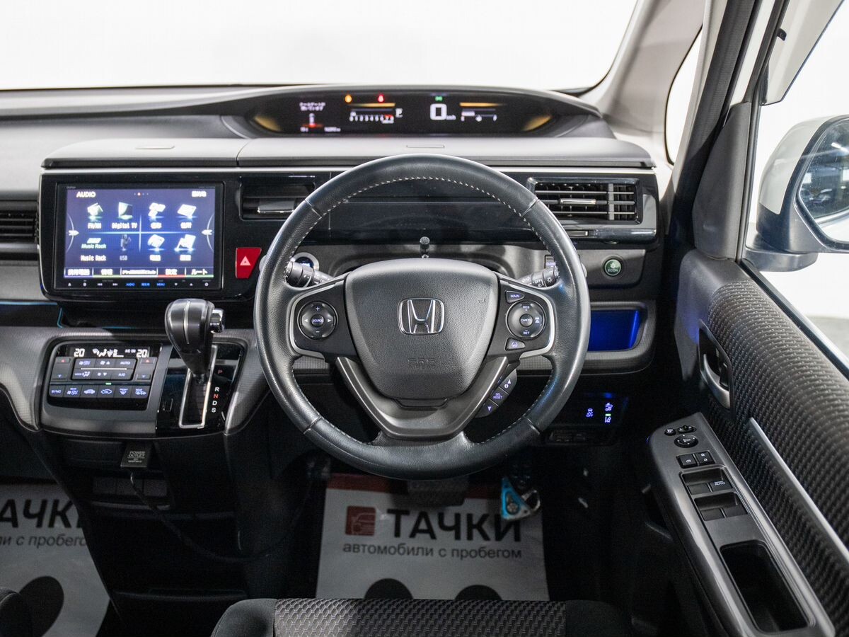 Honda Stepwgn 2015 - фото автомобиля
