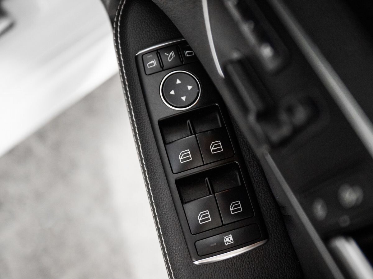 Mercedes-Benz E-Class 2013 - фото автомобиля