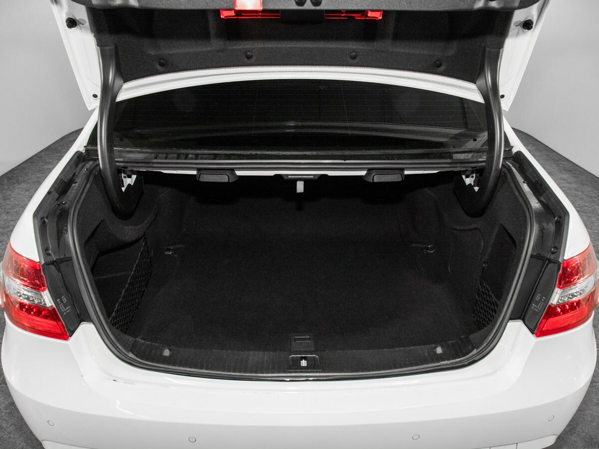 Mercedes-Benz E-Class 2013 - фото автомобиля