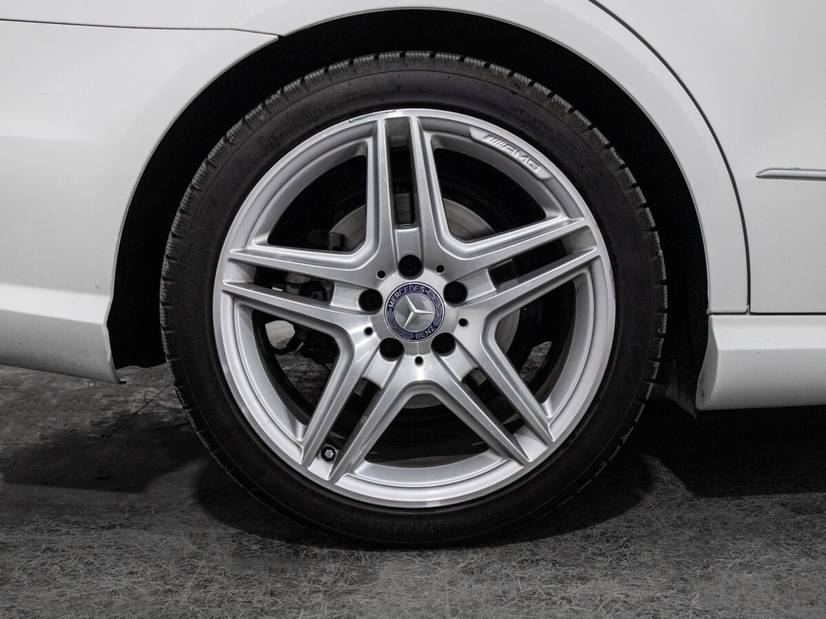 Mercedes-Benz E-Class 2013 - фото автомобиля