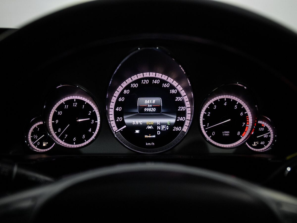 Mercedes-Benz E-Class 2013 - фото автомобиля