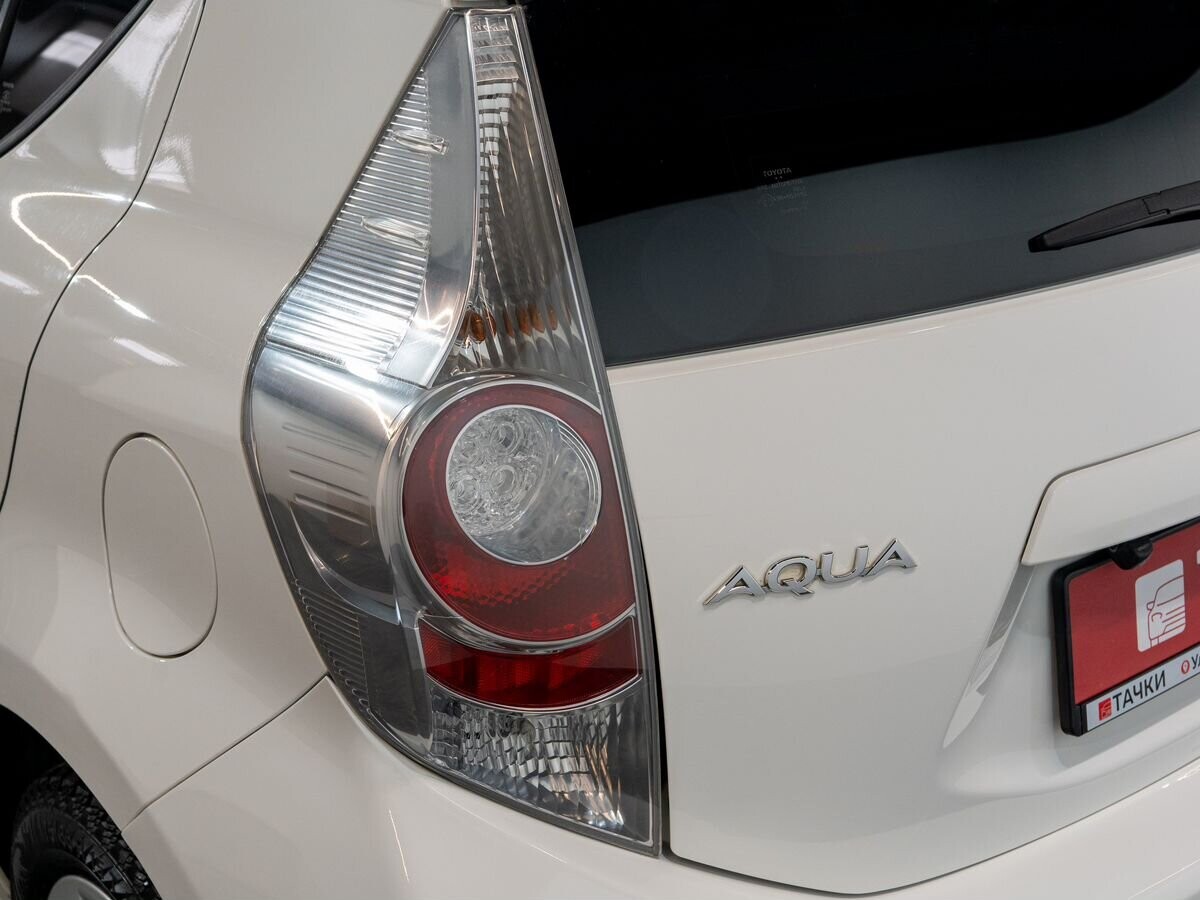 Toyota Aqua 2013 - фото автомобиля