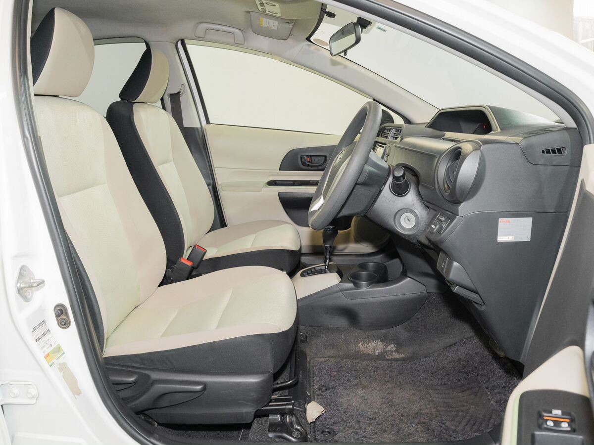 Toyota Aqua 2013 - фото автомобиля